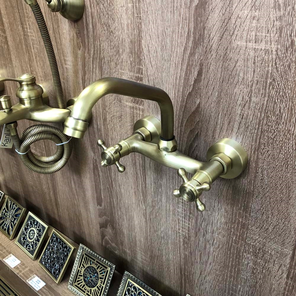 Alternative view of Vòi âm tường nóng lạnh bằng đồng Kanly GCT05