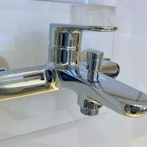 Ảnh công trình thực tế Củ sen tắm TOTO TBS103B0V nóng lạnh New Standard