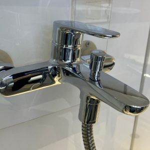 Ảnh công trình thực tế Củ sen tắm TOTO TBS103B0V nóng lạnh New Standard