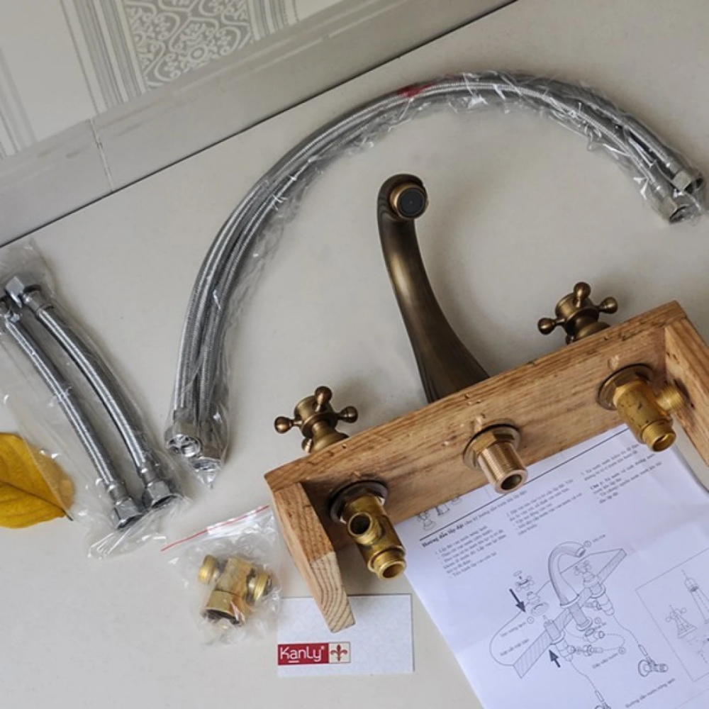 Alternative view of Vòi lavabo 5 lỗ Kanly GCB04 nóng lạnh bằng đồng cổ điển
