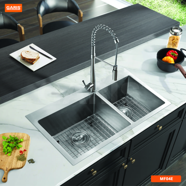 Vòi Rửa Chén GARIS MF04E Dây Rút Nóng Lạnh Inox Bóng Xước Mờ