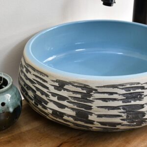 Ảnh công trình thực tế Chậu lavabo đặt bàn Kanly bằng sứ SU010