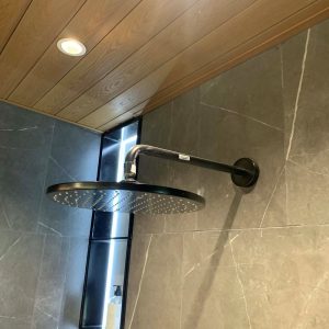 Ảnh công trình thực tế Bát sen TOTO TBW07003A#BFG gắn tường màu vàng pháp mờ