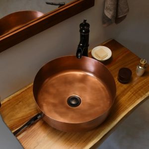 Ảnh công trình thực tế Chậu lavabo Kanly RSC402V đặt bàn đồng thau kiểu cổ tròn 376×115 mm