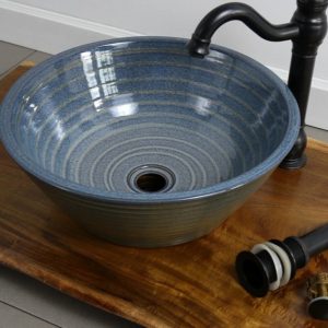 Ảnh công trình thực tế Chậu rửa mặt lavabo Kanly xanh SU018 đặt bàn sứ mỹ thuật 400×150 mm