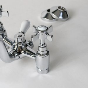 Ảnh công trình thực tế Củ sen tắm nóng lạnh treo tường CHS02