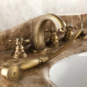 Ảnh công trình thực tế Vòi lavabo 5 lỗ Kanly GCB04 nóng lạnh bằng đồng cổ điển