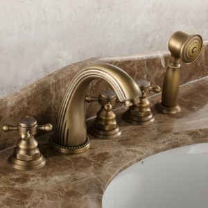 Ảnh công trình thực tế Vòi lavabo 5 lỗ Kanly GCB04 nóng lạnh bằng đồng cổ điển