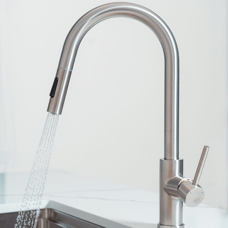 Ảnh công trình thực tế Vòi rửa bát dây rút Konox Reno