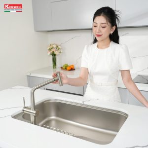 Ảnh công trình thực tế Vòi rửa bát dây rút Konox Volta Nickel