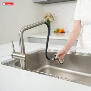 Ảnh công trình thực tế Vòi rửa bát dây rút Konox Volta Nickel
