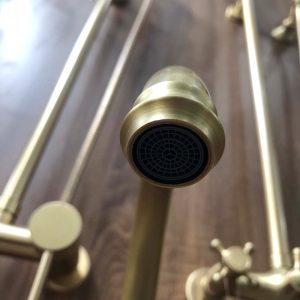 Ảnh công trình thực tế Vòi rửa bát nóng lạnh bằng đồng Kanly GCC07