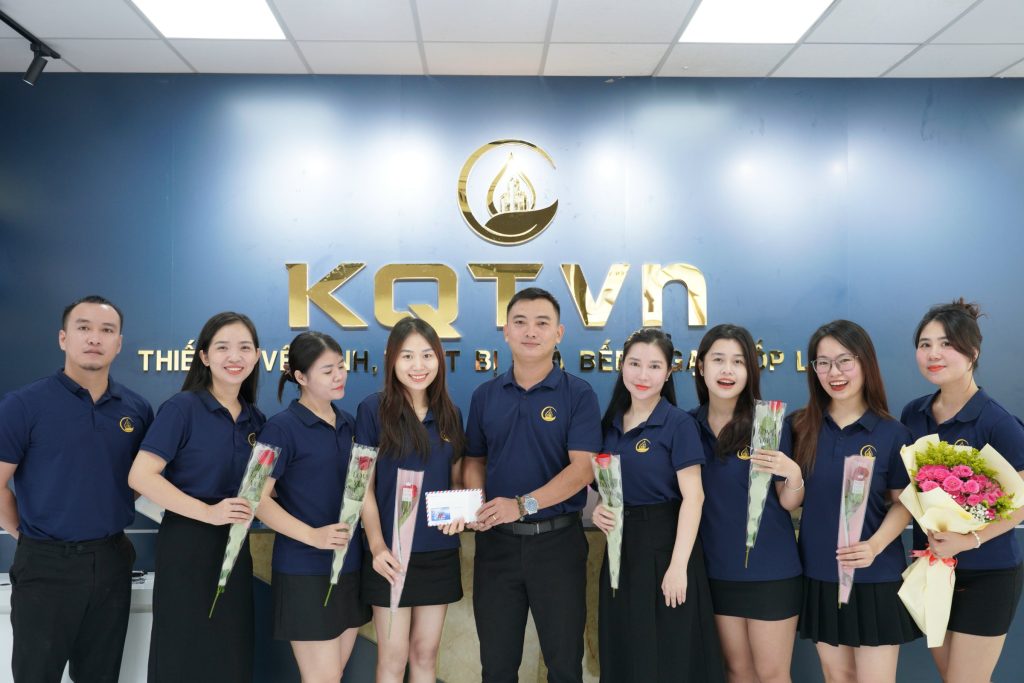 Đội ngũ KQT Luxury tại showroom TP. Hồ Chí Minh