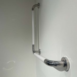 Ảnh công trình thực tế Thanh tay vịn chữ L TOTO T114CL9R#NW1 kèm 3 bệ đỡ T110D3R