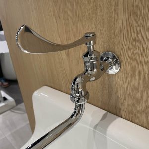 Ảnh công trình thực tế Vòi nước lạnh gắn tường TOTO T30ARQ13N đồng mạ Niken-Crom