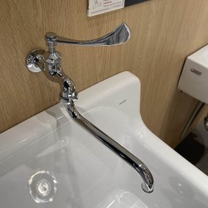Ảnh công trình thực tế Vòi nước lạnh gắn tường TOTO T30ARQ13N đồng mạ Niken-Crom
