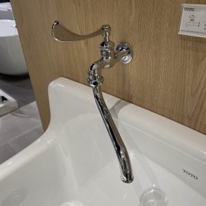 Ảnh công trình thực tế Vòi nước lạnh gắn tường TOTO T30ARQ13N đồng mạ Niken-Crom