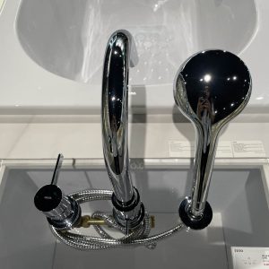 Ảnh công trình thực tế Vòi xả bồn nóng lạnh TOTO TBG11305AA kèm sen tắm dòng GF loại 3 lỗ