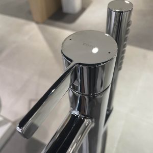 Ảnh công trình thực tế Vòi xả bồn tắm đặt sàn TOTO TBG11306AA nóng lạnh bán rời